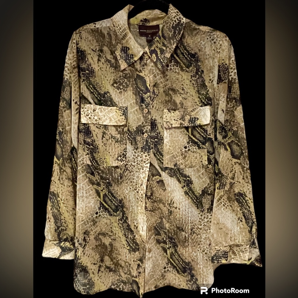 Woman’s blouse size 1X.
